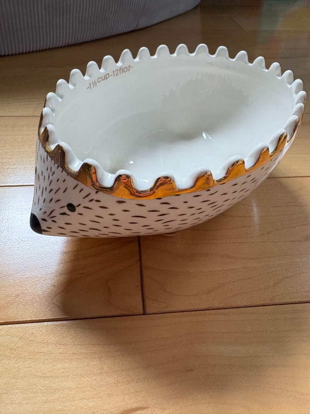 Signature Ceramic 1 1/2 Measuring Cup Golded Hedgehog